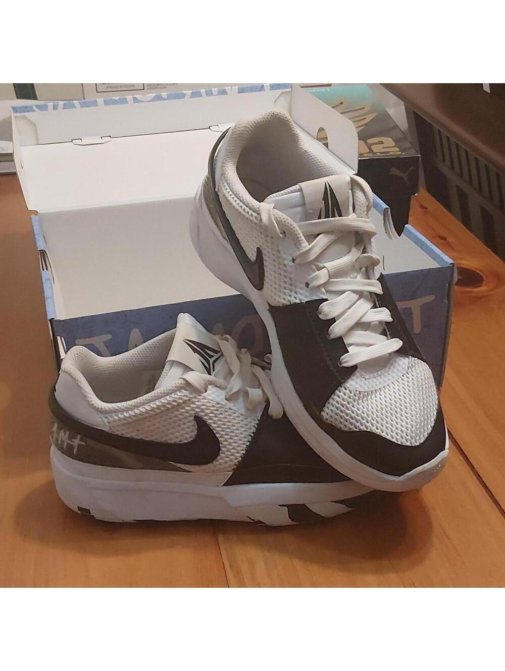 Nike Men's White and Black Trainer